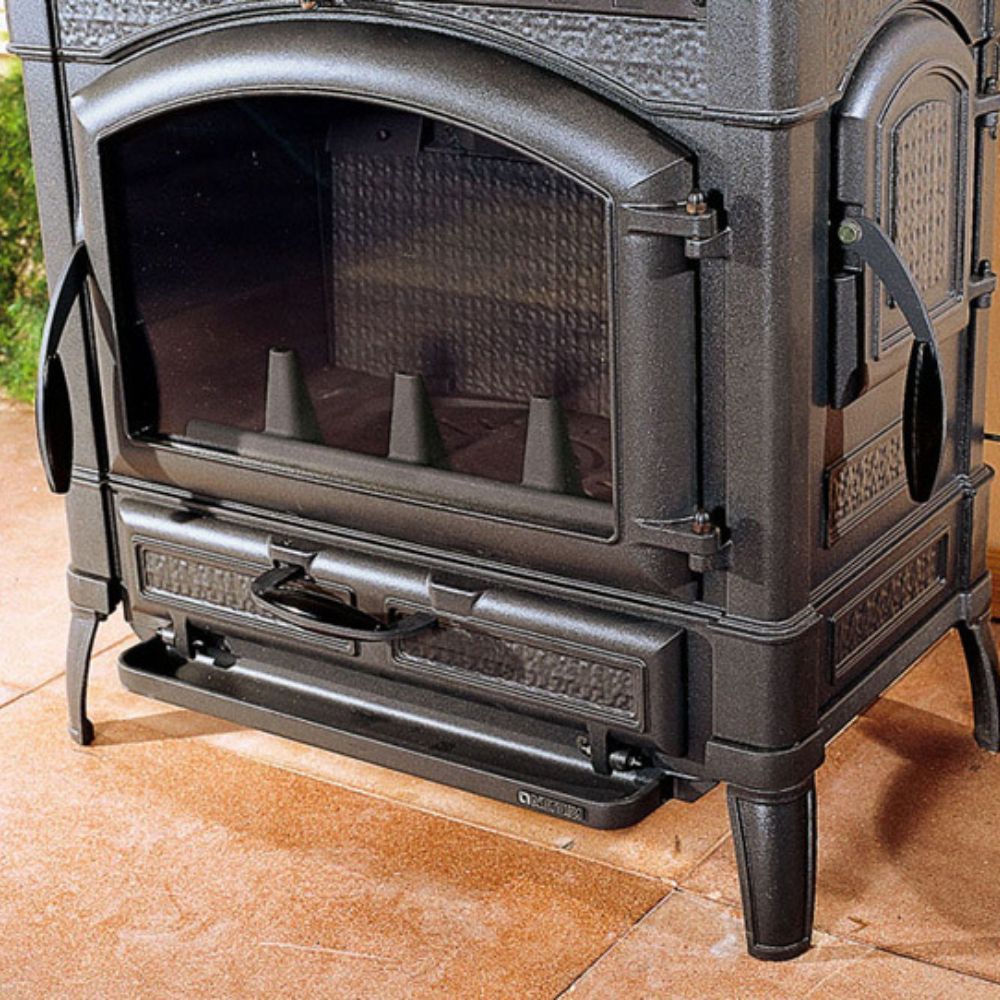 Italian cast iron wood burning stove with oven La Nordica Isotta EVO, 11.9kW | Italian wood burning stoves and fireplaces |  |