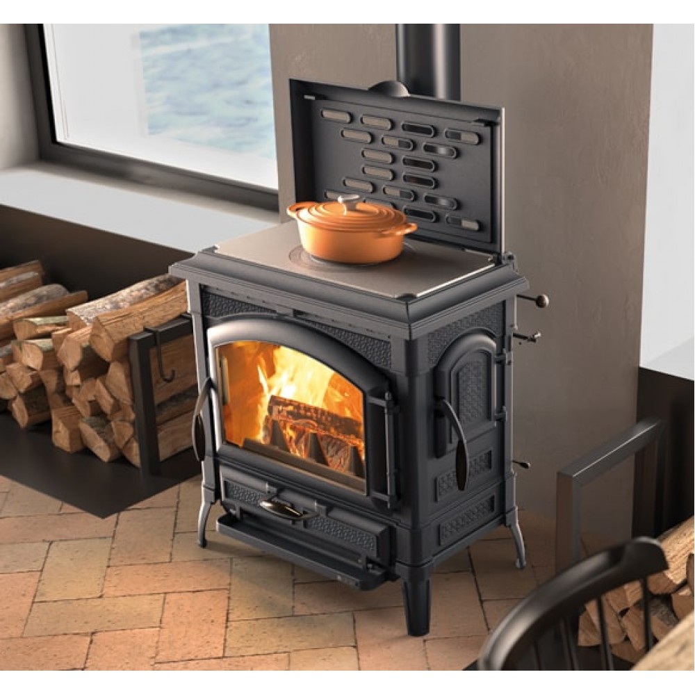 Italian cast iron wood burning stove La Nordica  Isetta con cerchi EVO 4.0 with cooktop, 7.3kW |  |  |