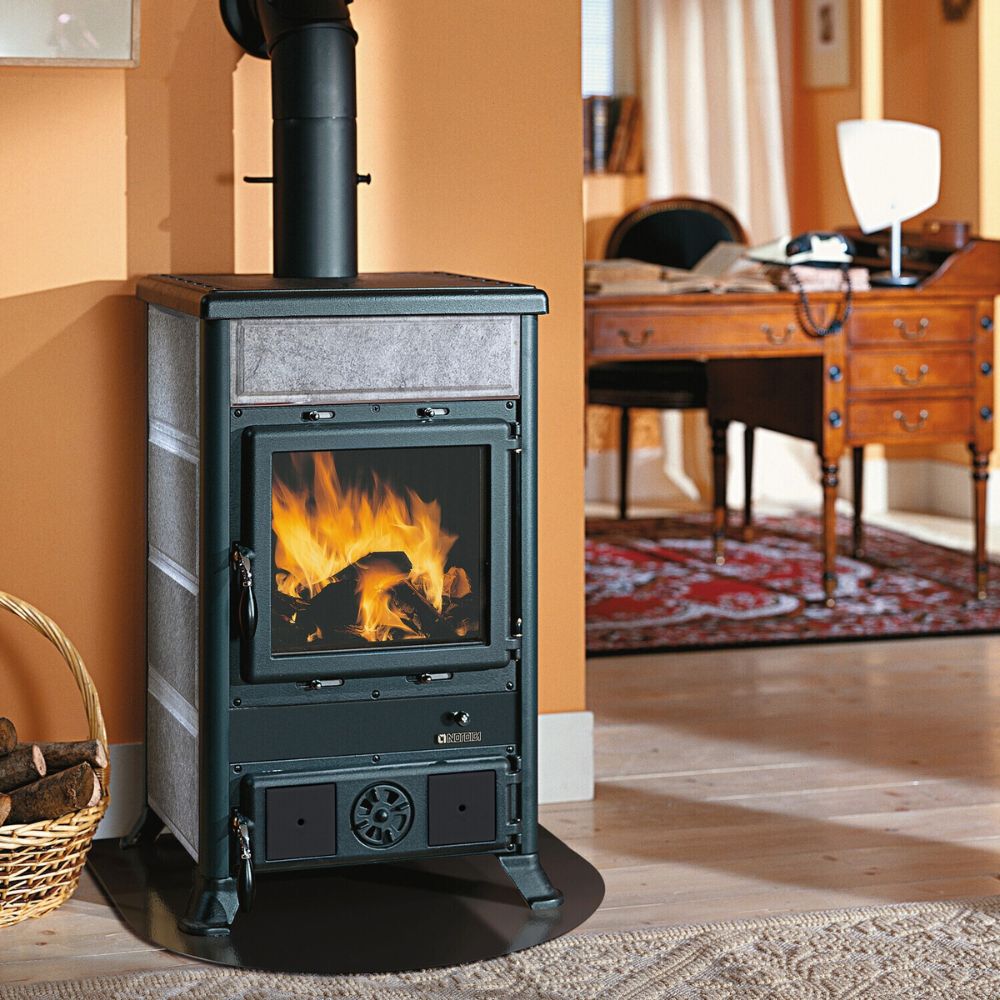 Italian wood burning stove La Nordica Rossella R1 natural stone, 8.8kW |  |  |